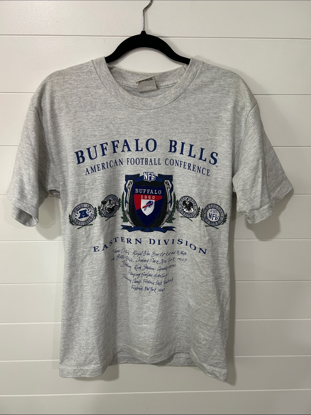 Buffalo Bills Vintage Short-Sleeve Crewneck Tee with Crest Graphic